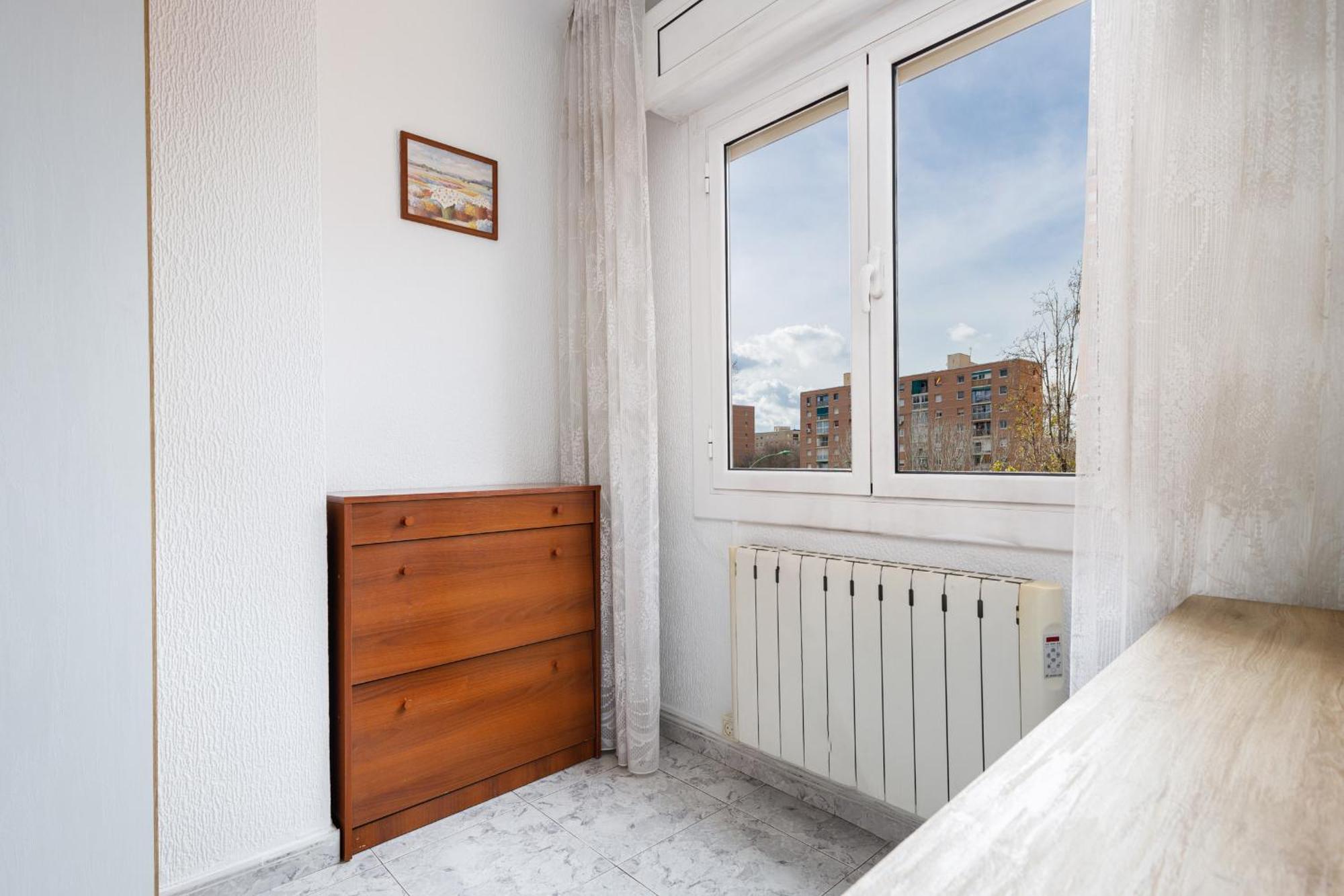 סנט אדריה דה בסוס Besos - Bright Apartment Close To Congress & Port מראה חיצוני תמונה